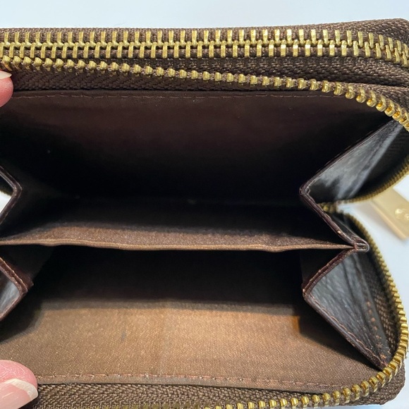 Valentina Made in Italy Tooled Leather Zip Around wallet EUC - Picture 7 of 10